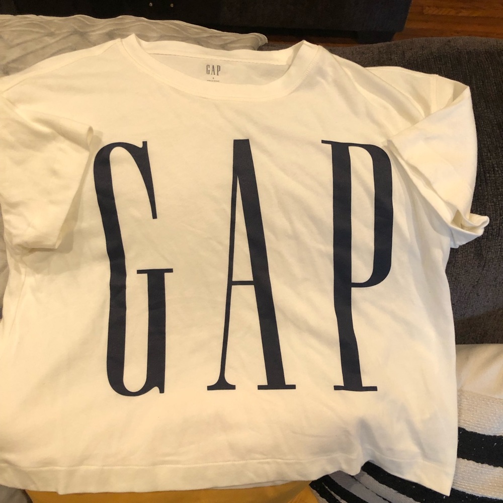 White GAP short sleeve lite weight sweater material Sz Small